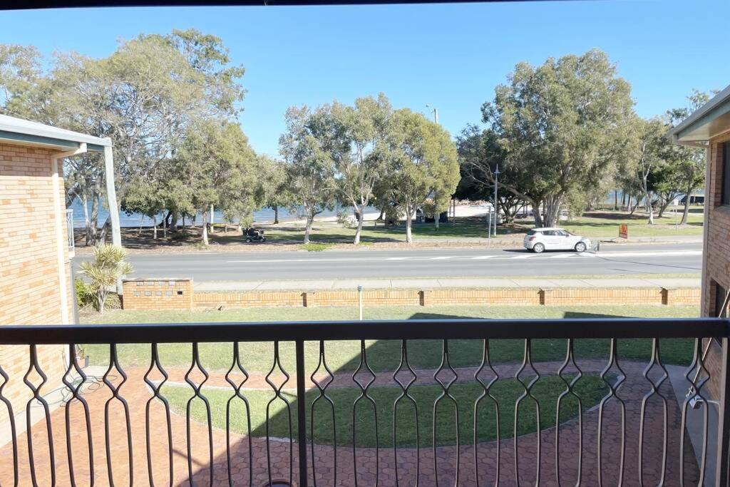 Crystal Waters-2 Bed, 2 Bathroom, Beachfront Unit! * Bongaree