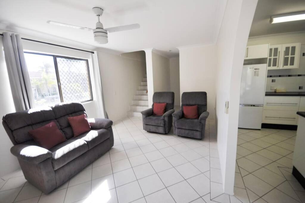 Apartment Crystal Waters-2 Bed, 2 Bathroom, Beachfront Unit! *